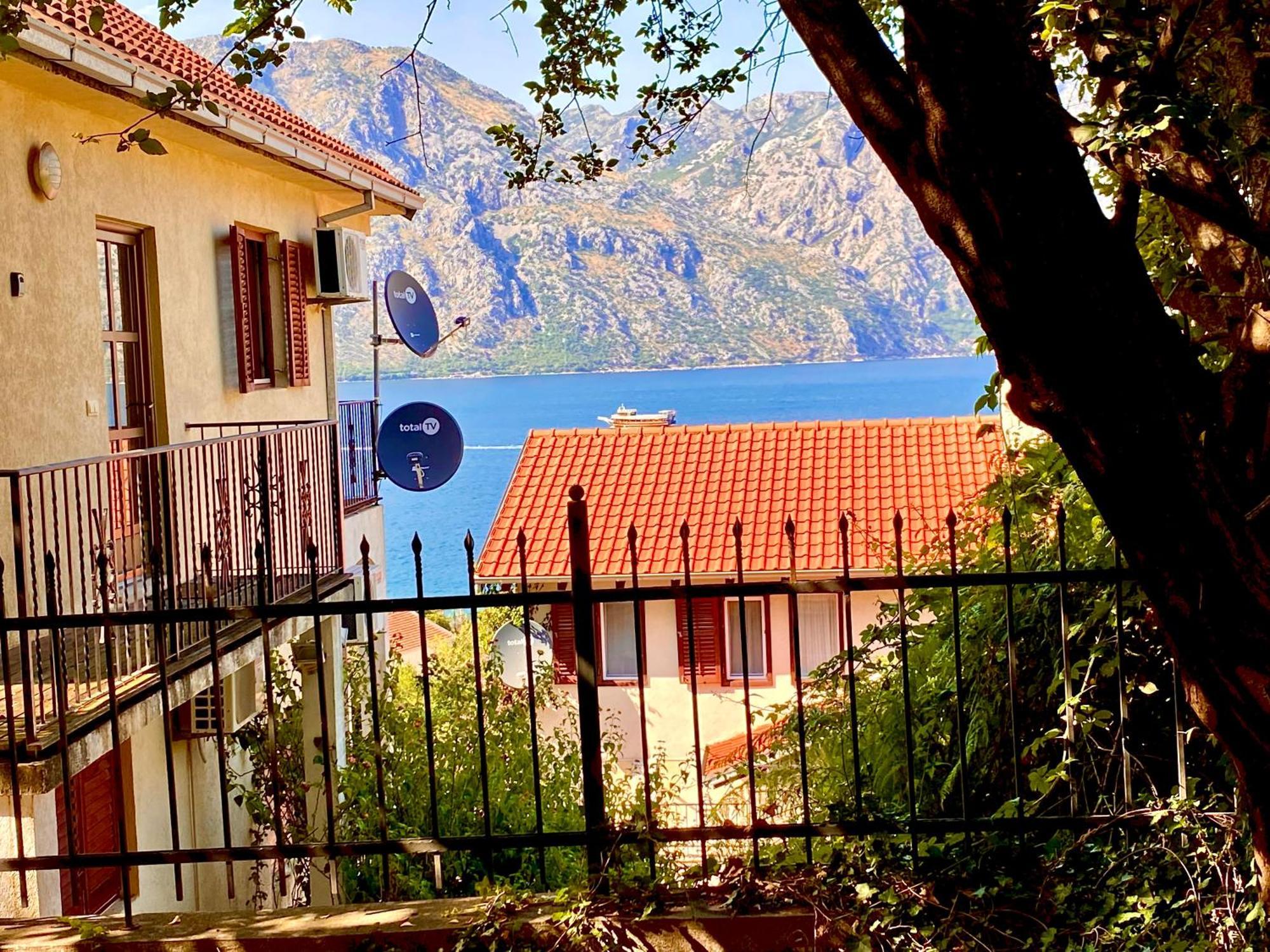 Villa Svetlana Prcanj Luaran gambar