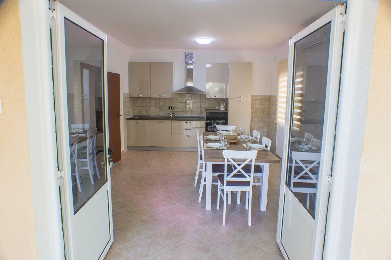 Villa Svetlana Prcanj Luaran gambar